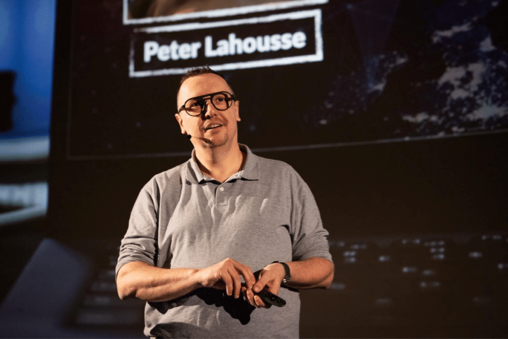 ‘Beursgenoteerde bedrijven proberen hacks vaak stil te houden. Maar ik wil dat het taboe doorbroken wordt’